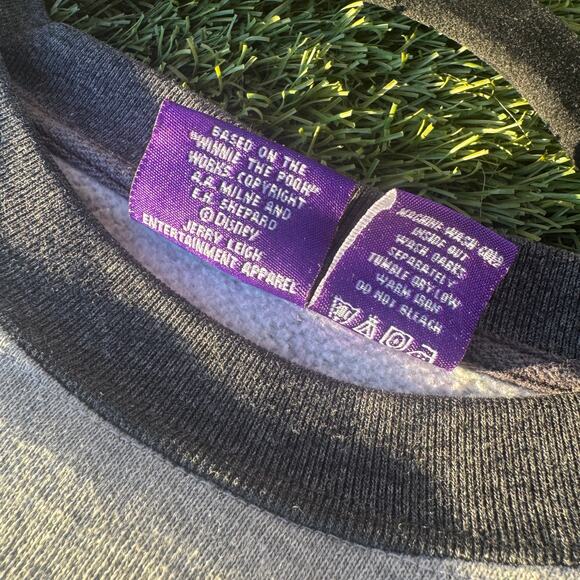 2002 Pooh 100 Acre Collection Two Toned Grey Embroidered POOH Varsity Crewneck - Picture 4 of 6